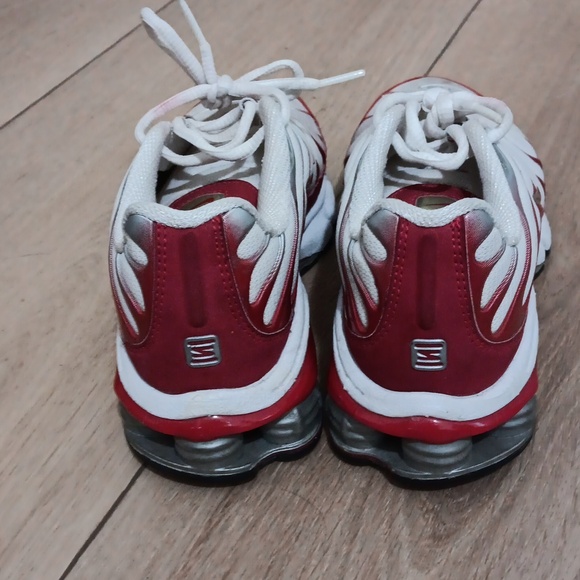 Nike Women's Red and White Athletic Shoes - Picture 2 of 4